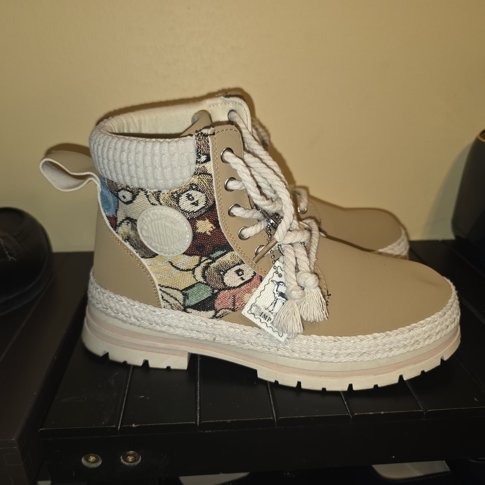 Tan and Cream Men's Boots - Picture 2 of 4